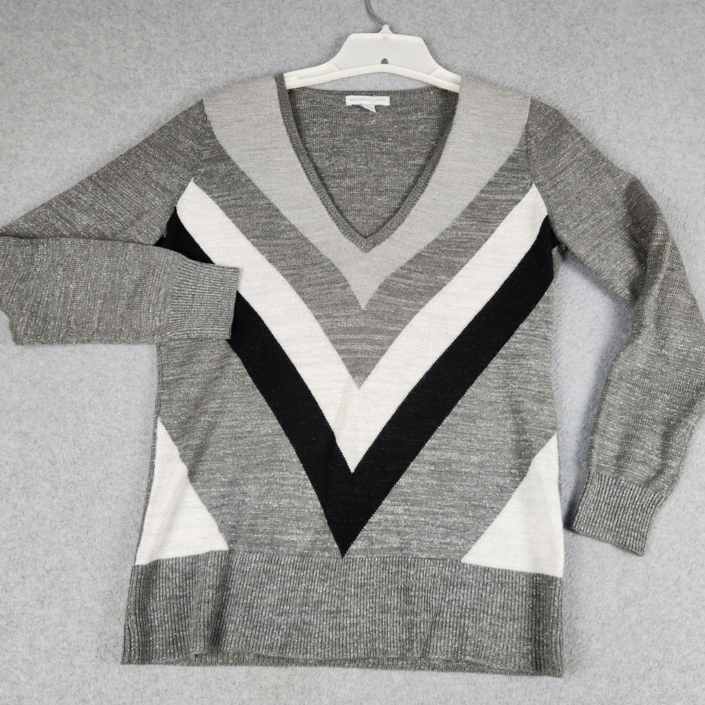 New York & Company Sweater Womens M Gray Chevron Metallic Knit V-Neck Pullover